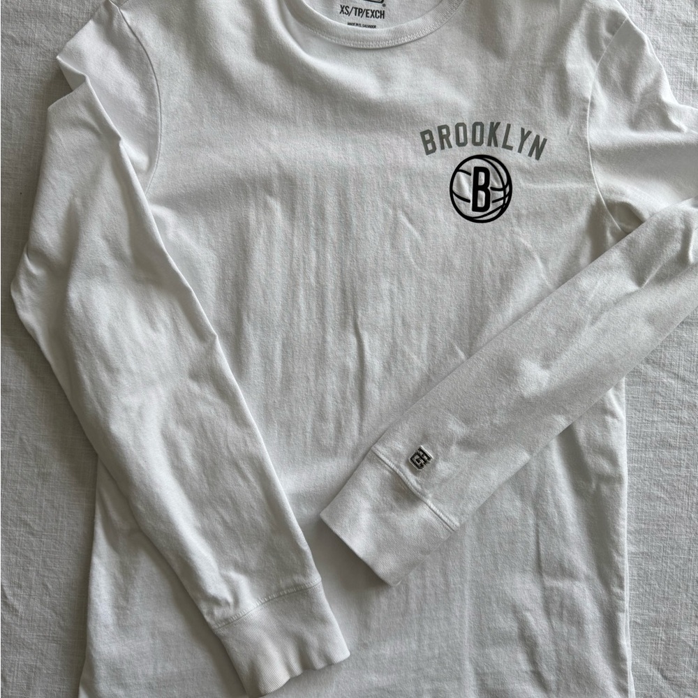 Tailgate Brooklyn Nets White Long Sleeve Shirt Men’s XS (fits Boys XL 16-18)